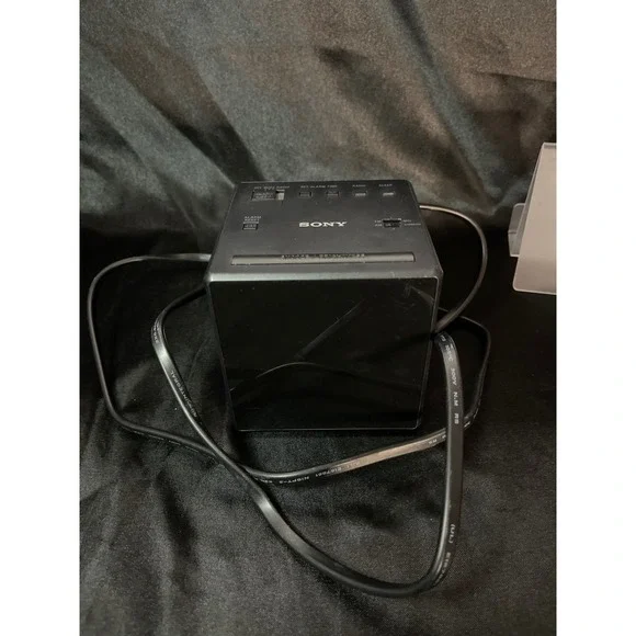 Sony Dream Machine ICF-C1 AM/FM Alarm Clock Radio Black Cube Amber LED Display‎