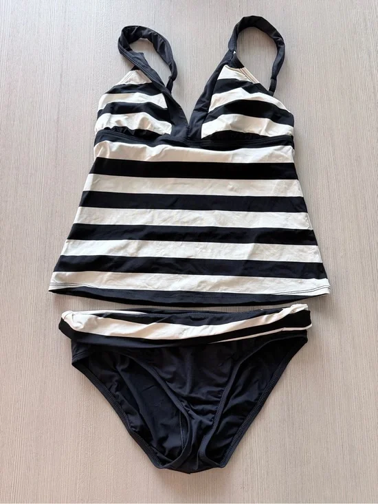 La Blanca Black and White Striped Tankini Set. Bottom is size 8, top is size 10