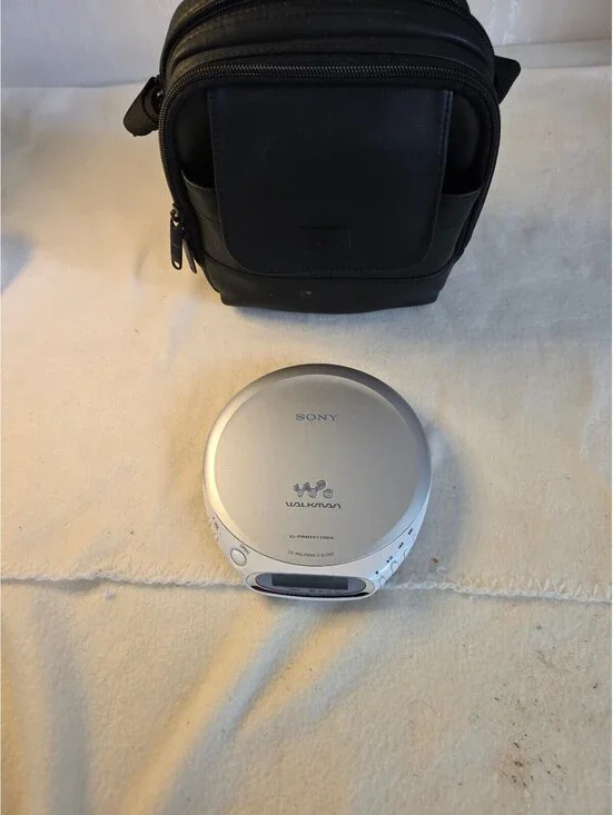 Sony D-EJ360 CD Walkman Portable Player Tested Working With Case Logic Bag