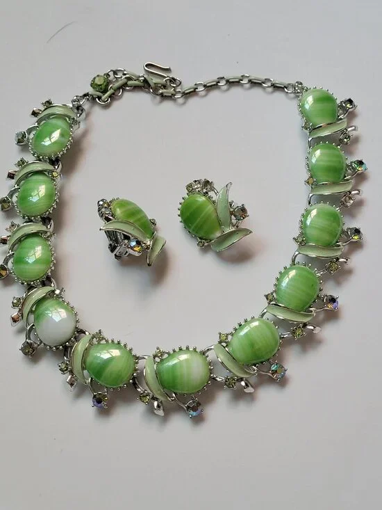 Vintage 1950's Thermoset costume jewelry set