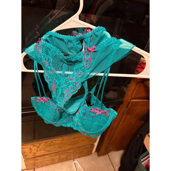 Adore Me Teal Pink Floral Lace Lingerie Set Bra 36B Thong Large Bow‎ Accents