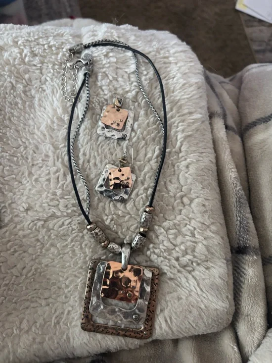 Layered Hammered Metal Pendant Necklace and Earring Set - Copper & Silver