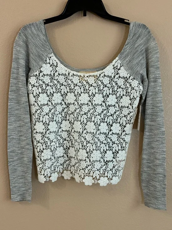 Free People New XS‎ Gray Raglan Top with Ivory Floral Lace Front