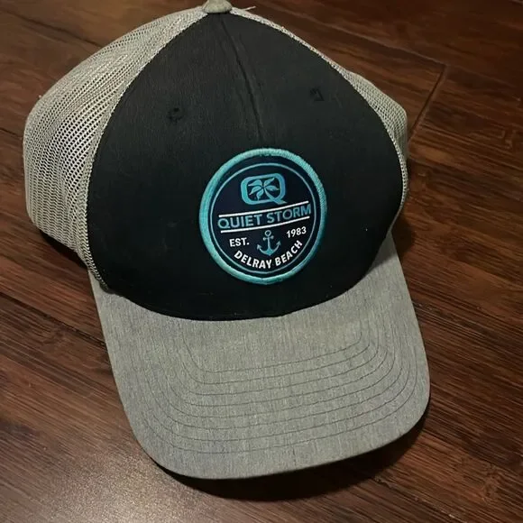 LIKE NEW - Mens Quiet Storm Hat - Snap Back - Black & Gray