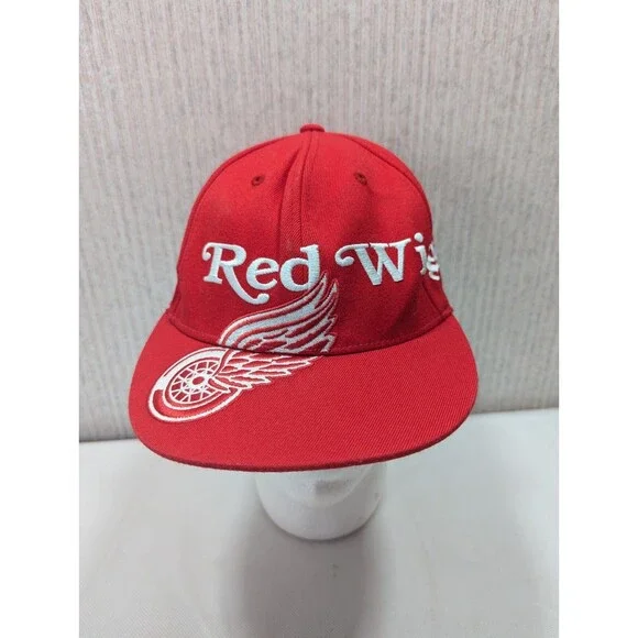 Reebok - NHL- Detroit Red Wings - 210 Fitted Hat-Size 7 1/4 - 7 5/8 - Face Off