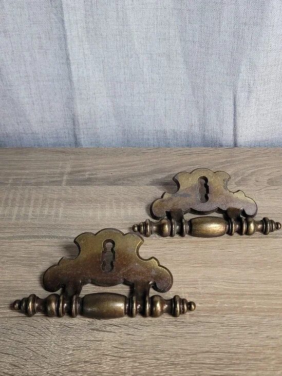 Antique Brass Keyhole Drawer Pulls - Brass Finish