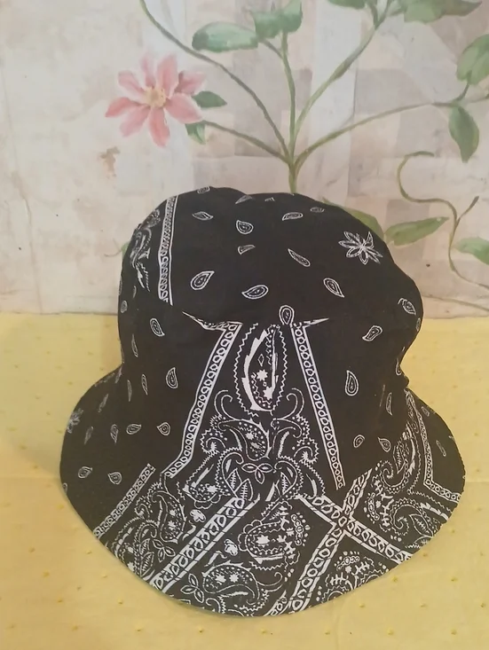 Unisex Black White Bandana Print Bucket Hat NWT