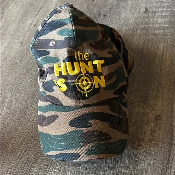 Camouflage 'The Hunt Is On' Cap