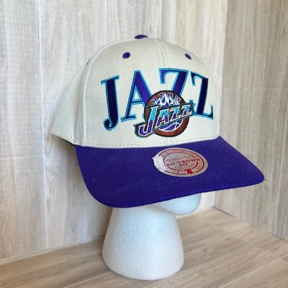 Utah Jazz Basketball Flat Bill Mitchell & Ness Men's Cream and Purple Hat