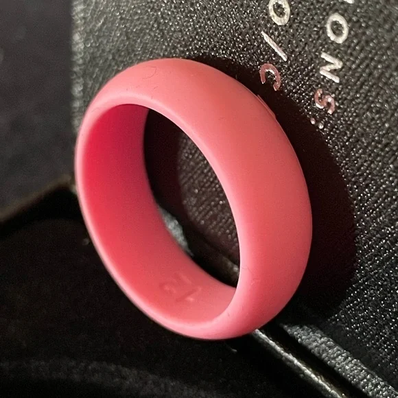 NEW Men’s Pink Lightweight Silicone Universal Ring (Size12)