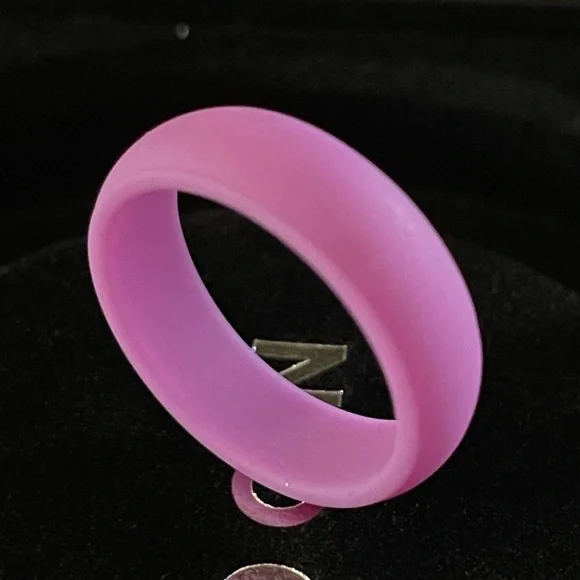NEW Men’s Purple Lightweight Silicone Universal Ring (Multiple Sizes)
