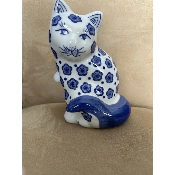 Seymour‎ Mann Blue & White Floral Cat Figurine Fine Porcelain 8