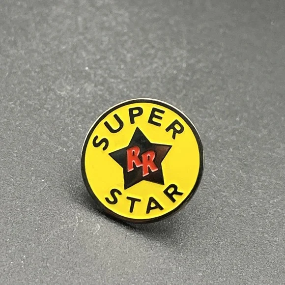 Red Robin Super Star Burger‎ Restaurant Employee Lapel Hat Pin Yellow