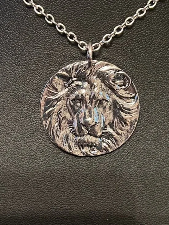 Silverplated Lion Pendant Necklace (163)