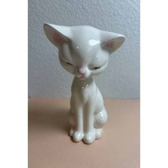 Vintage White Ceramic Cat Figurine Pink Nose Big Eyes Mid Century 7