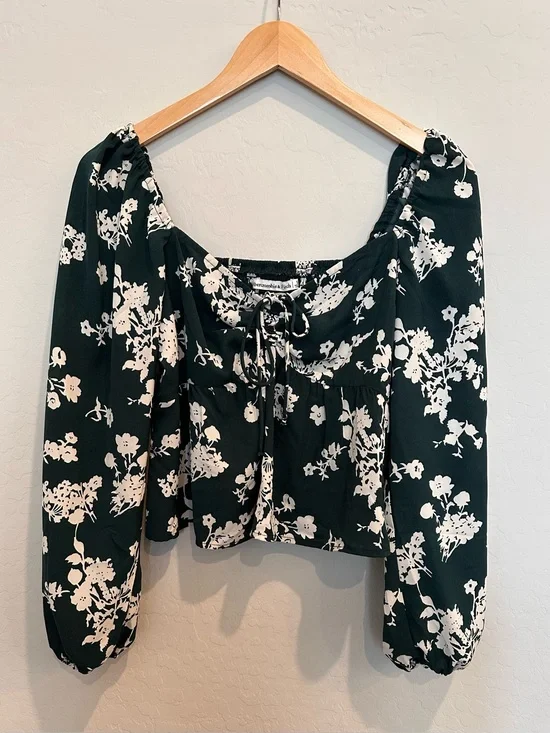 Abercrombie & Fitch Green and White Floral Tie-Front Peasant Blouse