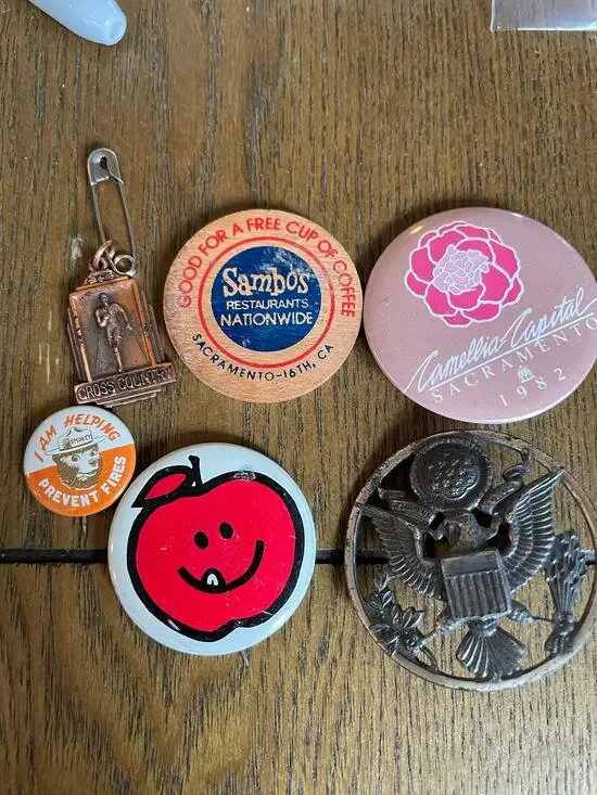 Vintage Mixed Pinback Button & Souvenir Lot Smokey Bear Sambo’s Sacramento