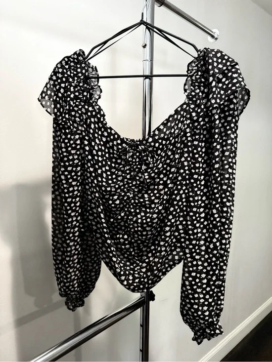 Astr Black Floral Smocked Long-Sleeve Blouse