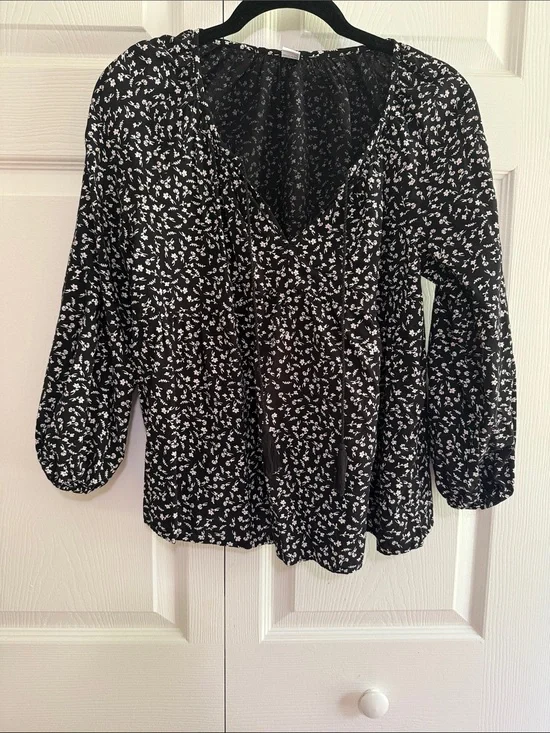 Old Navy Black Floral V-Neck Peasant Blouse