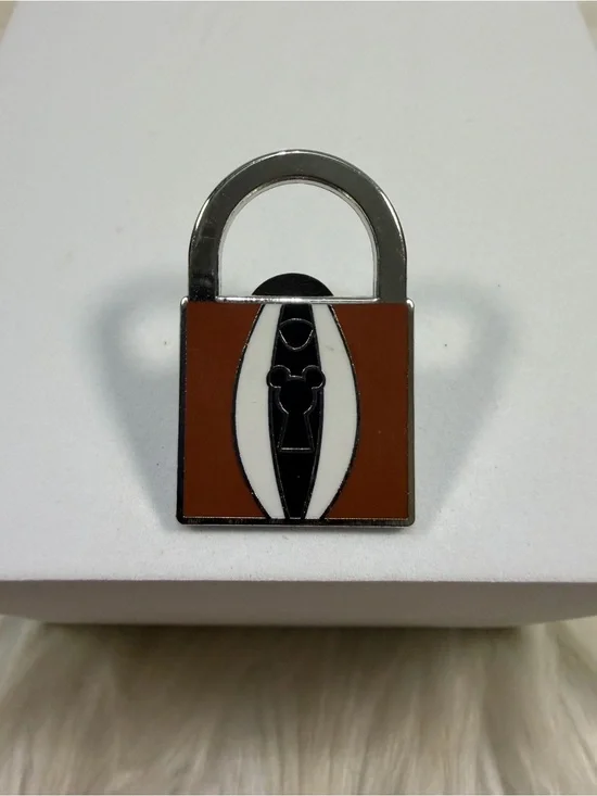 💙3/$20 💙 DISNEY TRADING PIN Padlock Lapel Pin