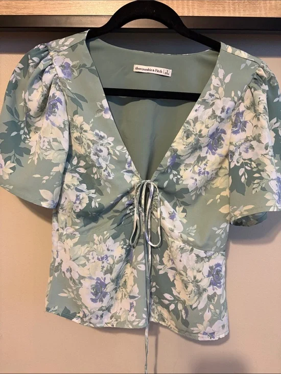 Abercrombie & Fitch Sage Green Floral Tie-Front Blouse