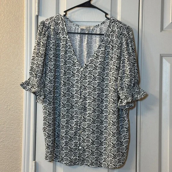 Loft White with Black Floral Puff Sleeve V-Neck Women's Sz Large Shirt Blouse