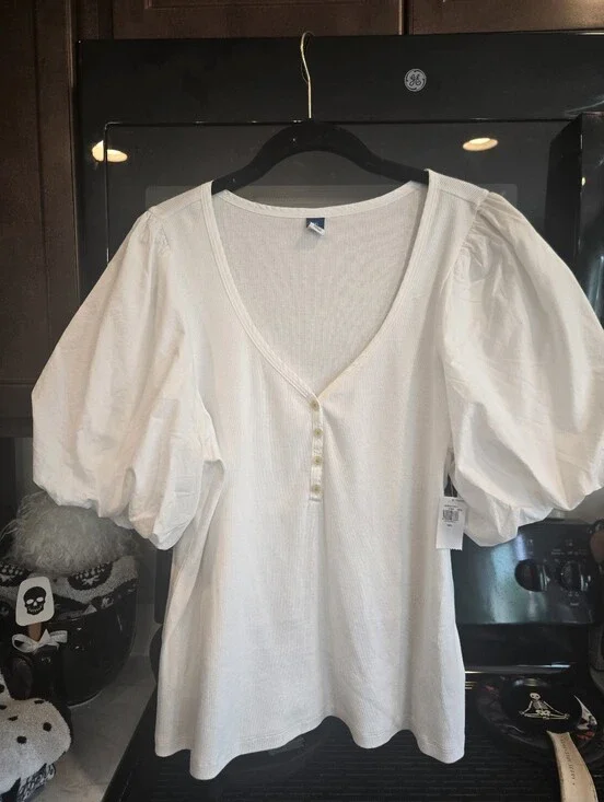 NWT!! Old Navy White Puff-Sleeve V-Neck Top with Button Detail. Size XXL