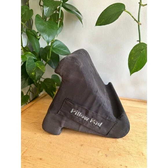 Gray Pillow Pad stand