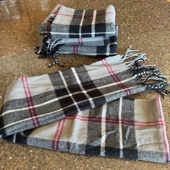 NEW Dockers Plaid Scarf in Gray and Black with Red Accents