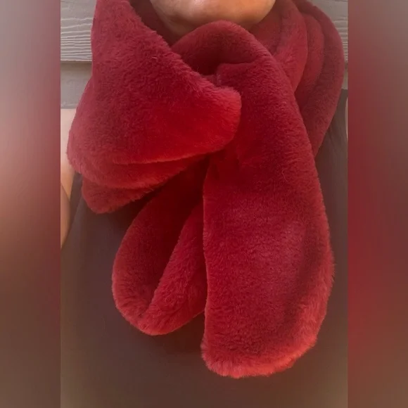 NWOT Luxurious Burgundy Faux Fur Scarf
