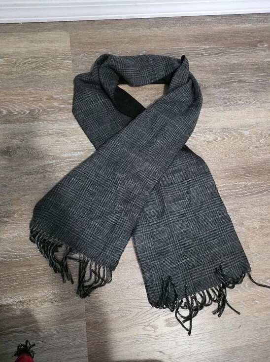 Roundtree & Yorke Black and Gray Glen Plaid Men's Scarf