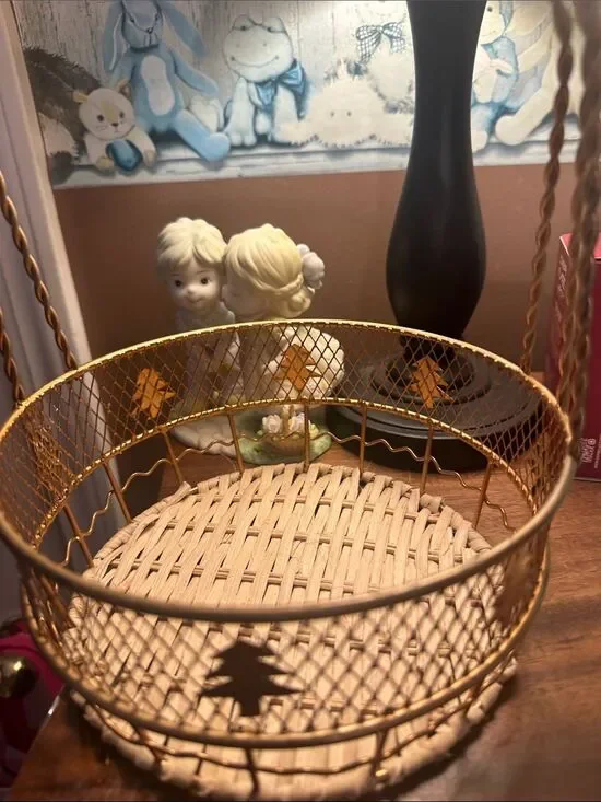 Christmas tree Gold metal Wire and Wicker Round Decorative Basket  NEW