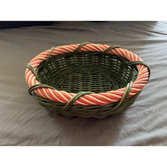 Vintage Red Green Cream Woven Wicker Oval Basket Holiday Christmas Decor 12in