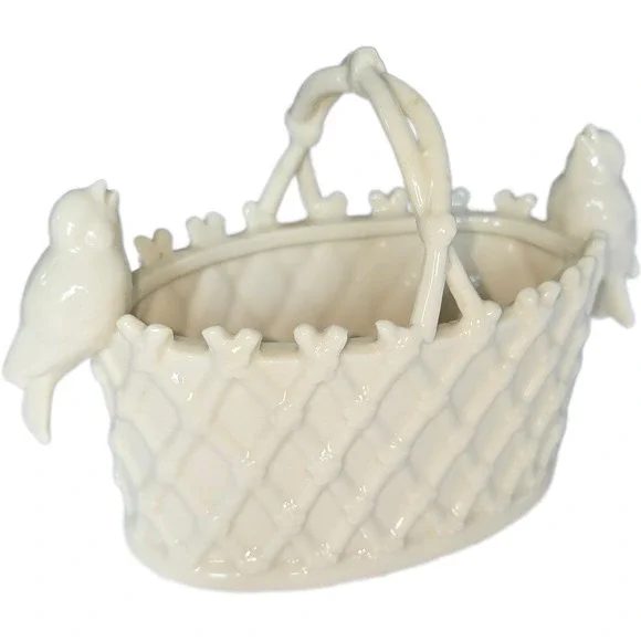 ND Exclusive Cream Ceramic Lattice Basket with Birds Decorative Figurine