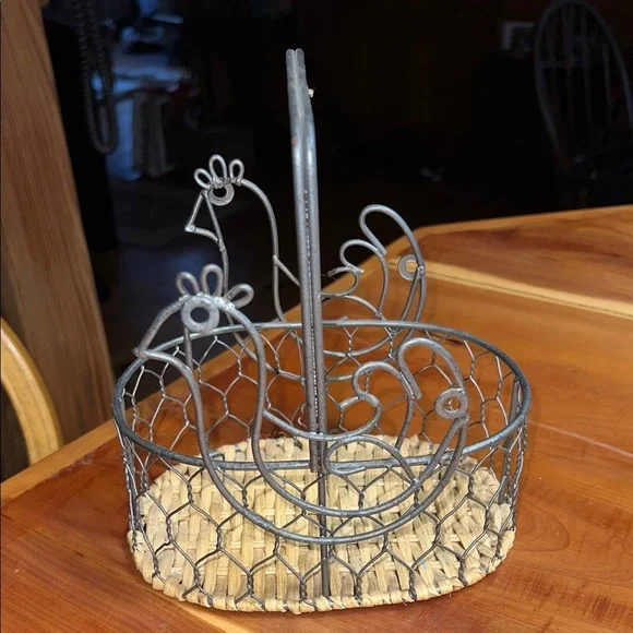 Rustic Wire Hen Basket with Woven Base - Gray