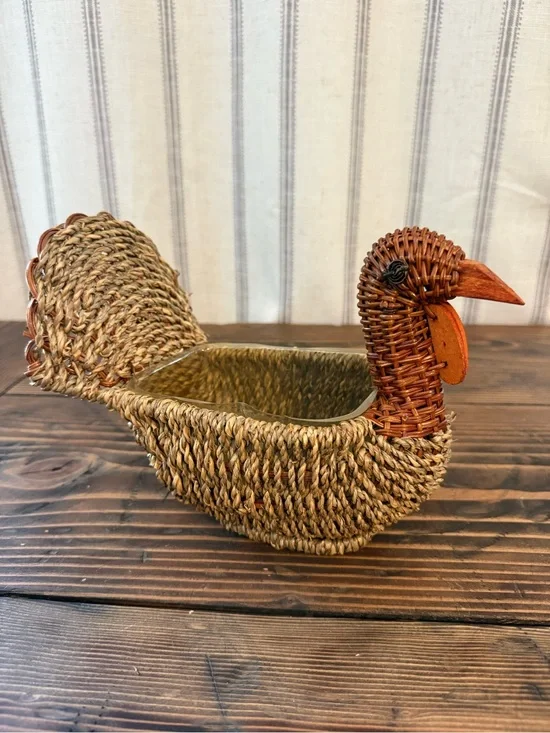 A Vintage hand woven wicker and rattan turkey basket
