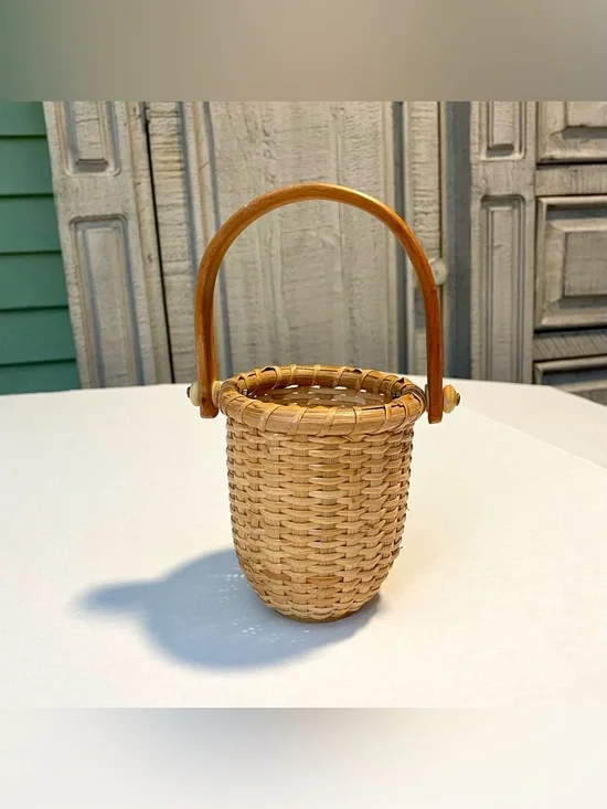 *EUC* NANTUCKET Hand Crafted Oval Basket w/“D” Shaped Handle - 8