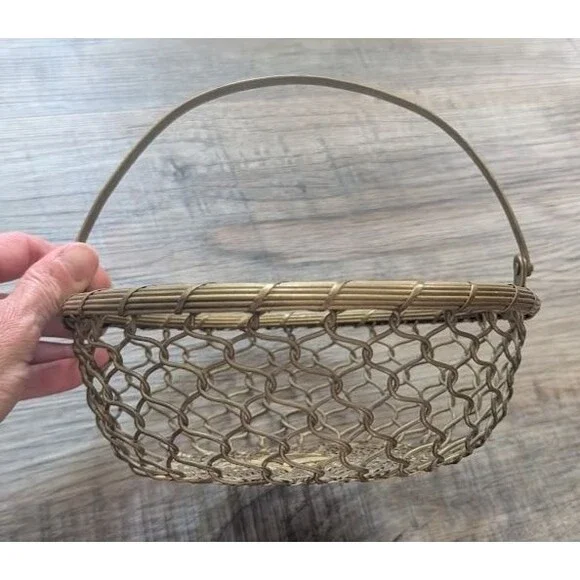 Vintage Round BRASS BASKET Woven Wire Weave Folding Handle Decor