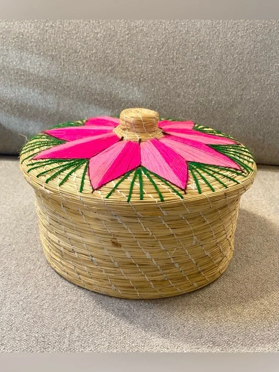 VTG Sweetgrass Mexican Embroidered Pink Flower Handmade Basket Tortilla Warmer