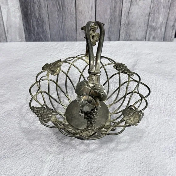 Vintage Godinger Silver Art Co. Silverplated Grape & Leaf basket
