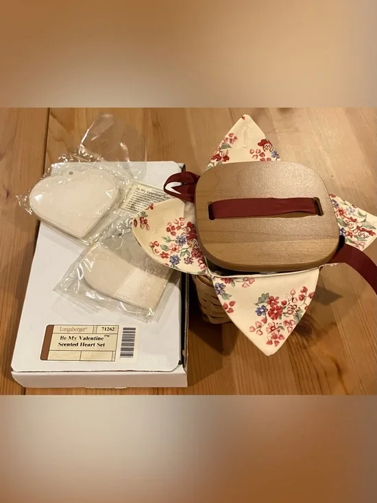 NEW Longaberger Set of 2 Longaberger Small Sweetest Basket & Valentine Scented