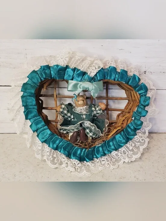 Vintage Heart Wicker Wall Basket Cat Figurine Lace Ribbon Cottagecore Grandmacor