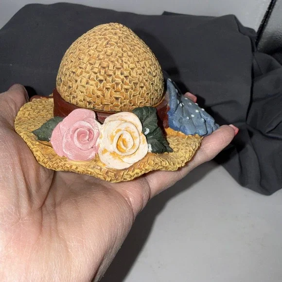 Vintage 1995 Bonnet Shaped Trinket Box Bow Flowers Bee 4 1/2