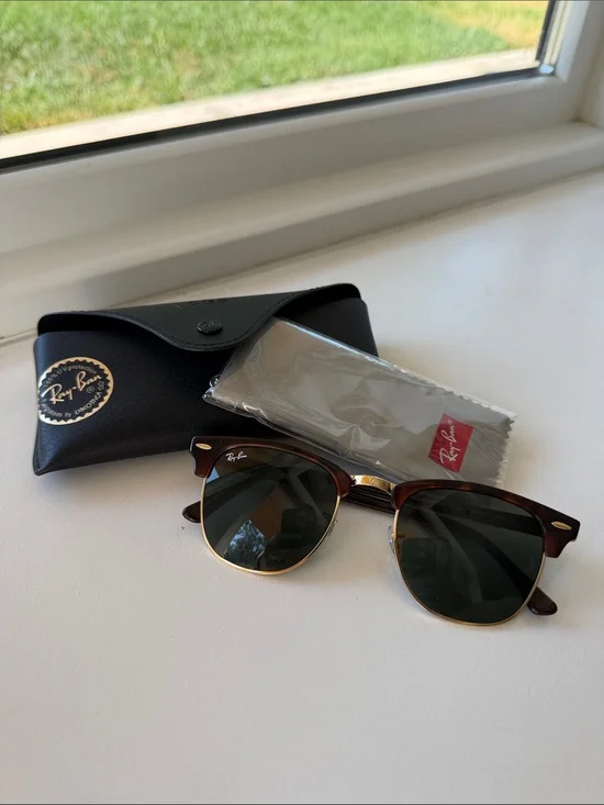 Ray-Ban Clubmaster Sunglasses in Tortoise and Gold with Dark Green Lenses