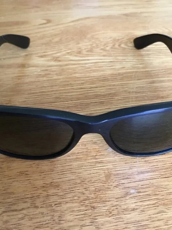Ray-Ban Unisex Wayfarer Sunglasses RB2132 Black Frames