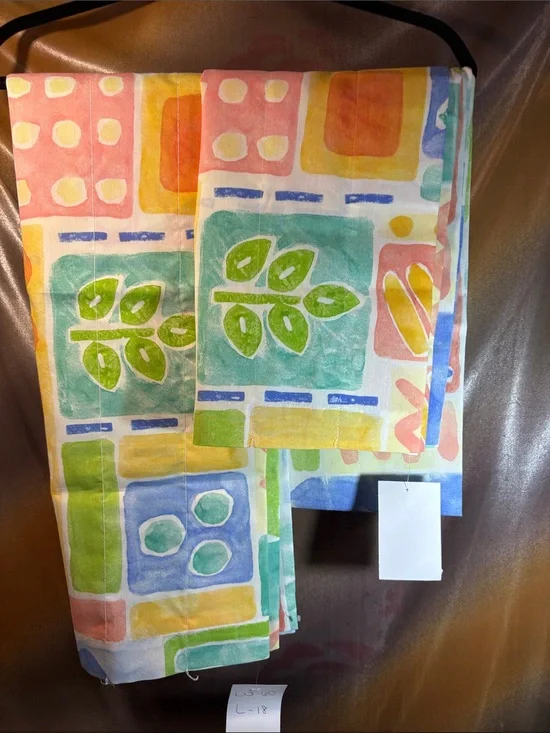 Vintage 90’s Colorful Botanical Print valances Multicolor. Box A