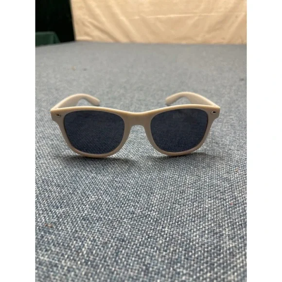 White Square Frame Sunglasses Classic Wayfarer Style Dark Tint Lenses Unisex