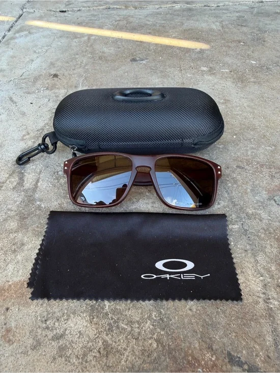 Oakley Holbrook Sunglasses Prizm Tungsten Polarized Lens Clear Matte Brown Frame