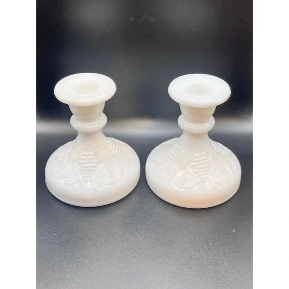 Vtg LE Smith Milk Glass Candlestick Holders Grape Leaf Embossed Set of 2‎ 4.5