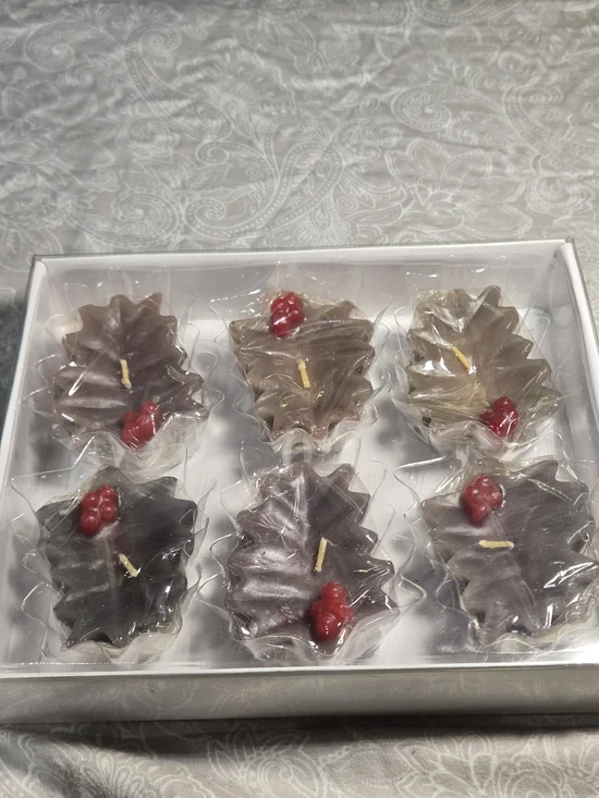 Vintage Hallmark Candles *NEW In Box* Christmas Holly Berry Leaf Shape Green Red